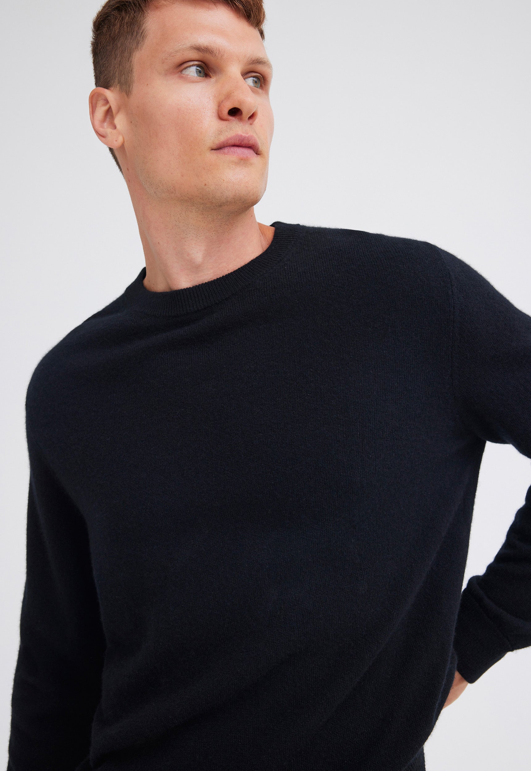 Black mens hotsell cashmere sweater